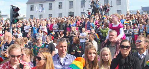 Descubre cuántos habitantes tiene Islandia: ¡La sorprendente población del país nórdico revelada!
